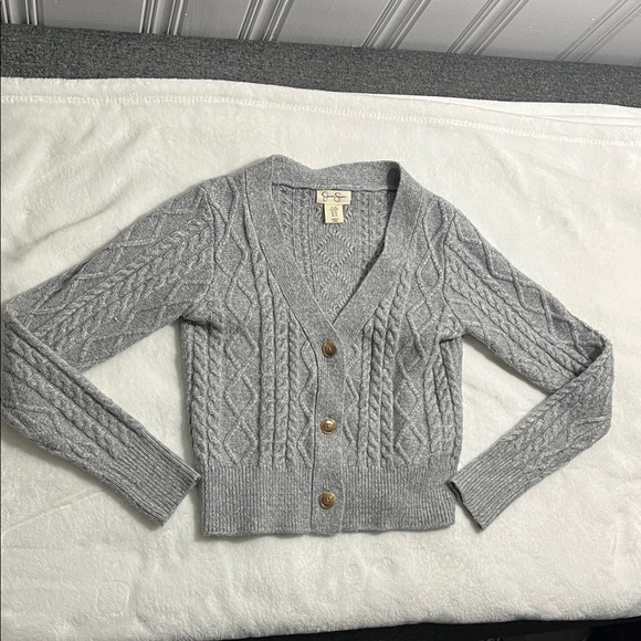 Elegant Cropped Gray Cable Knit Cardigan for Women - Picture 2 of 5